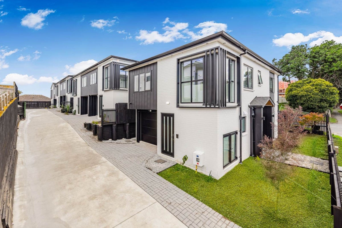 1 Chardi Kala Way, Papatoetoe, Auckland - Carousel 1
