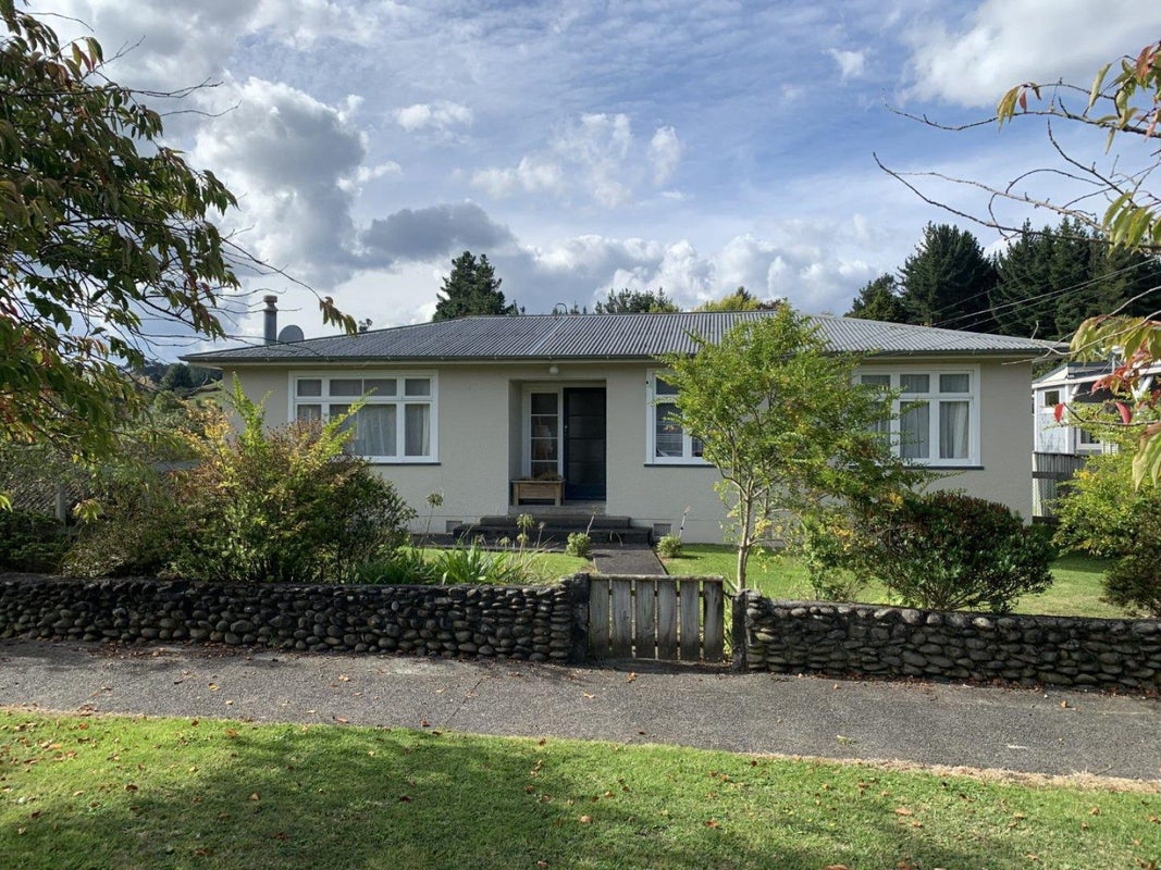 36 Bruce Street, Hunterville - Carousel 1