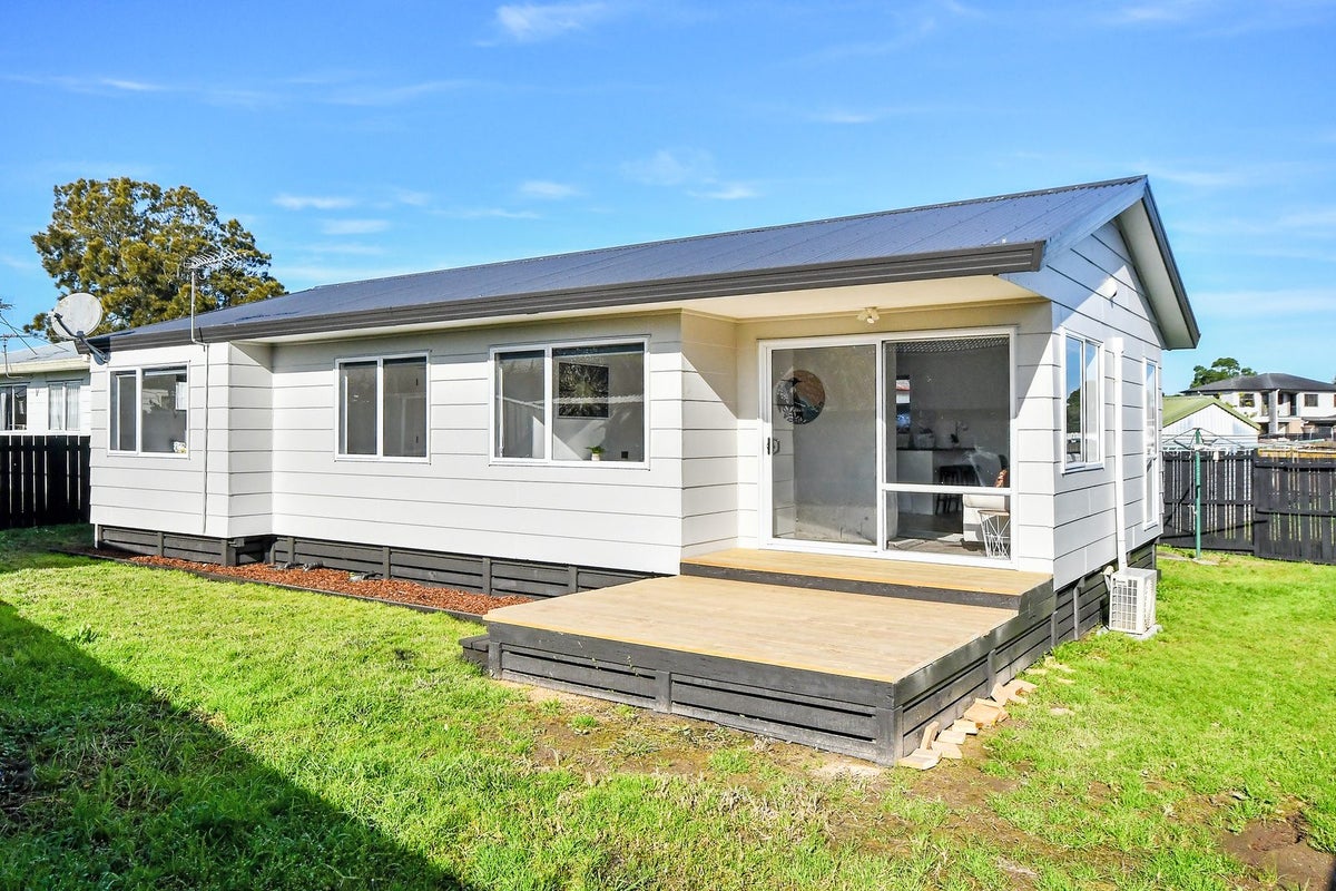 1/5 Navigator Place, Papatoetoe, Auckland - Carousel 1