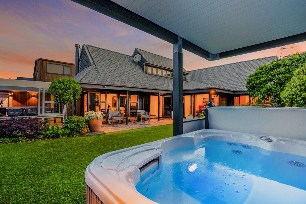 81 Queens Grove, Hutt Central, Lower Hutt - Carousel 2