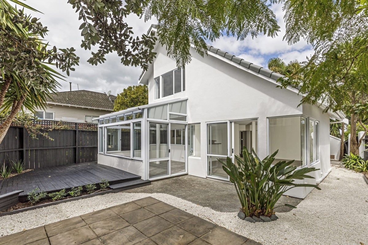2/20 Norwood Road, Bayswater, Auckland - Carousel 2