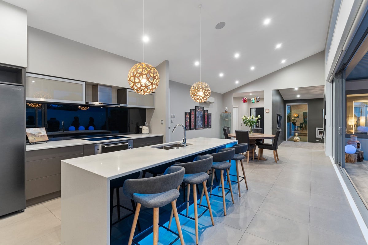 31 Basil Place, Mount Pleasant, Christchurch - Carousel 2