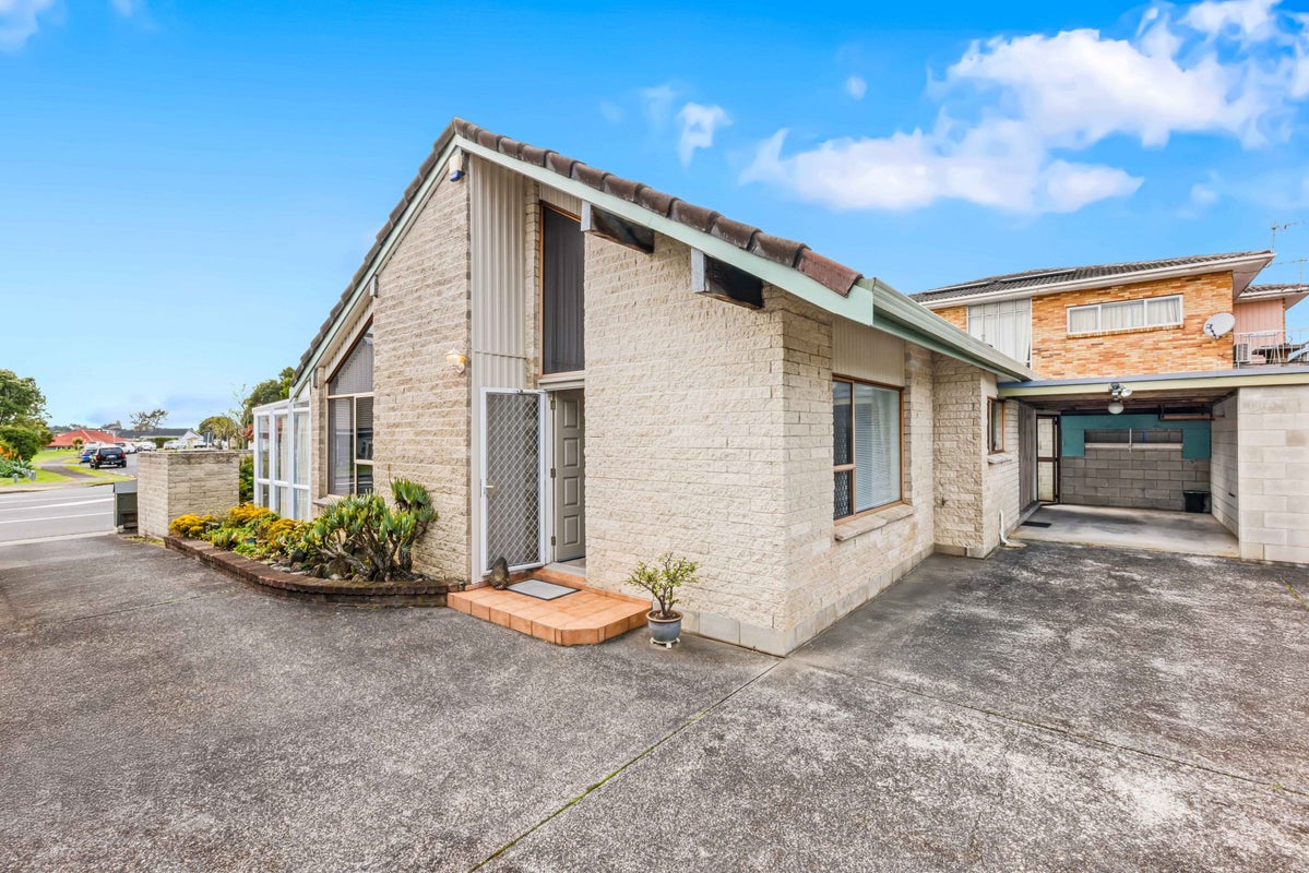 1/25 Akoranga Drive, Northcote, Auckland - Carousel 1