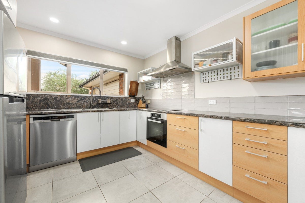 11 Chestnut Close, Kelvin Grove, Palmerston North - Carousel 2