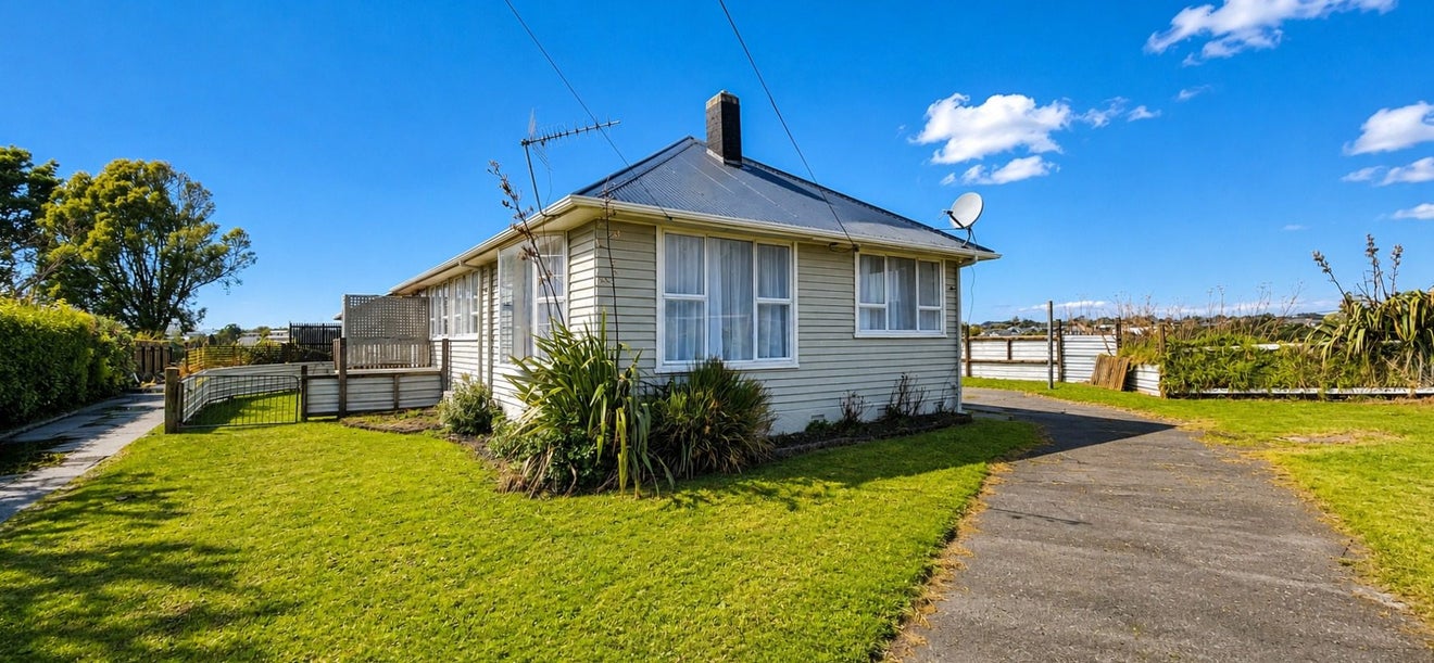 17 Aotea Street, Welbourn, New Plymouth, Taranaki - Carousel 1