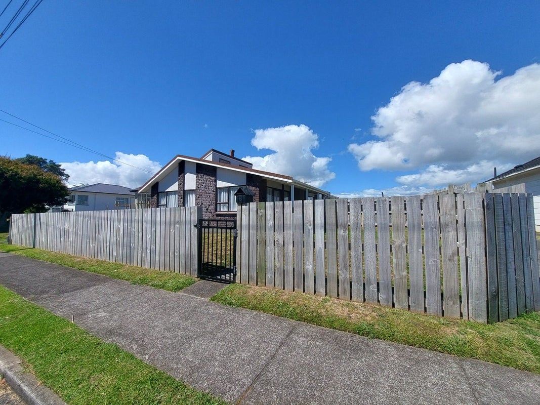 15 Selwyn Street, Lower Vogeltown, New Plymouth - Carousel 2