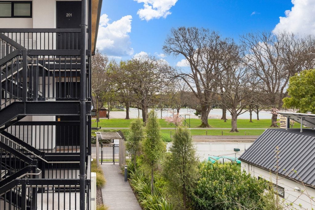 101/422 Hagley Avenue, Christchurch Central, Christchurch - Carousel 2