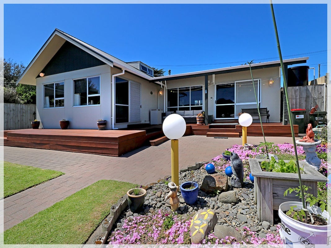 10 Dustin Street, Foxton Beach, Foxton - Carousel 1