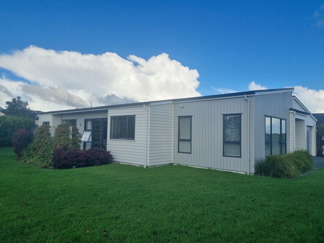 31 Kahawairahi Drive, Beachlands, Auckland - Carousel 2
