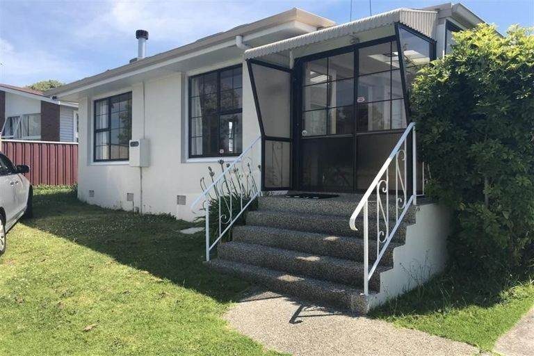 4 Bellevue Road, Brookfield, Tauranga - Carousel 1