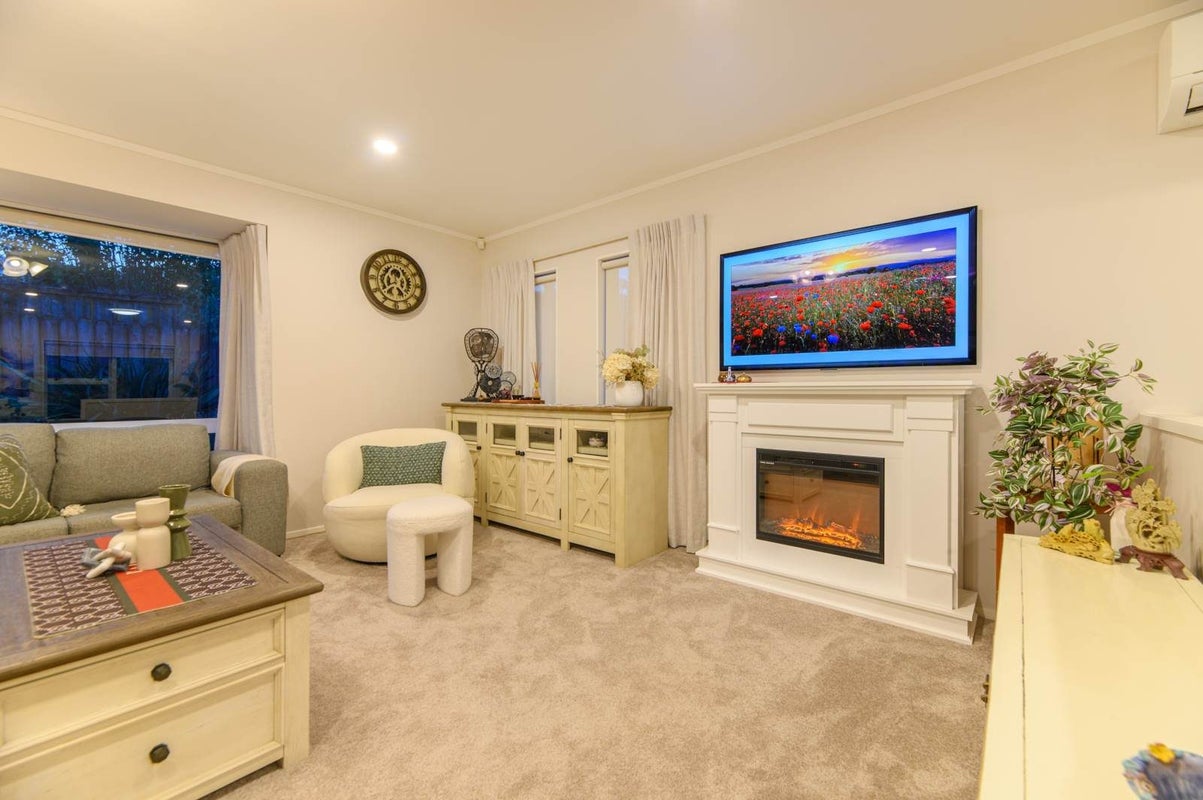 1/52 Simmental Crescent, Somerville, Manukau - Carousel 2