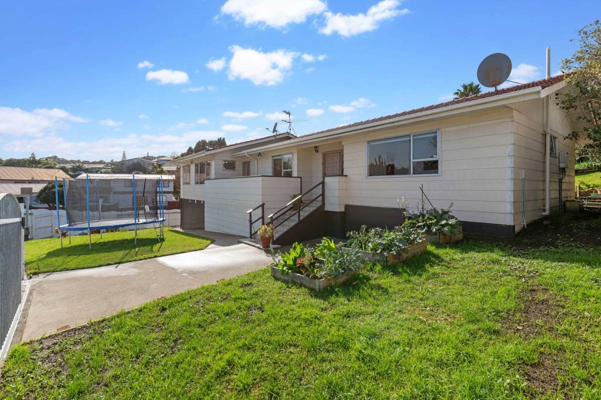 36 Everglade Drive, Goodwood Heights, Auckland - Carousel 2