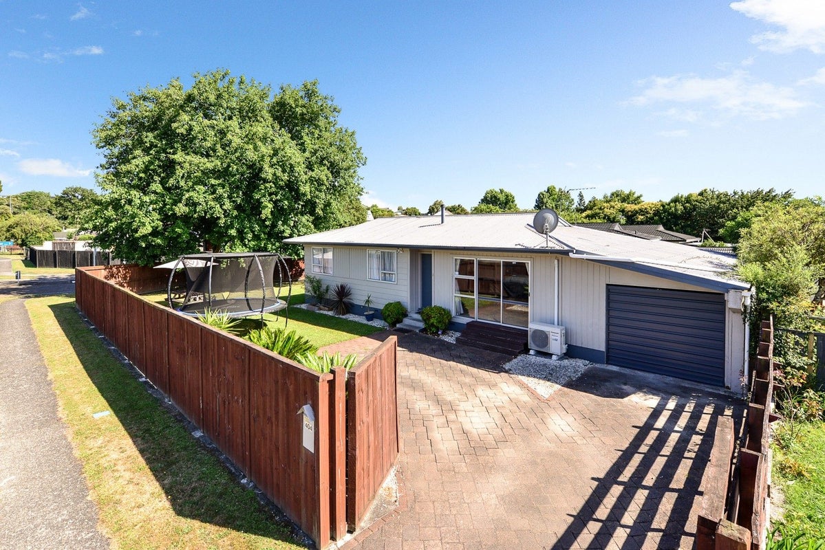 404 Kahikatea Drive, Dinsdale, Hamilton - Carousel 1
