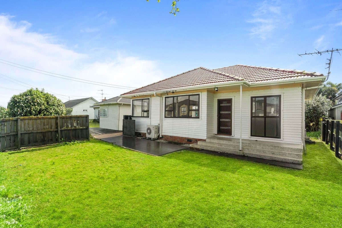 1/16 Philip Street, Papatoetoe, Auckland - Carousel 1