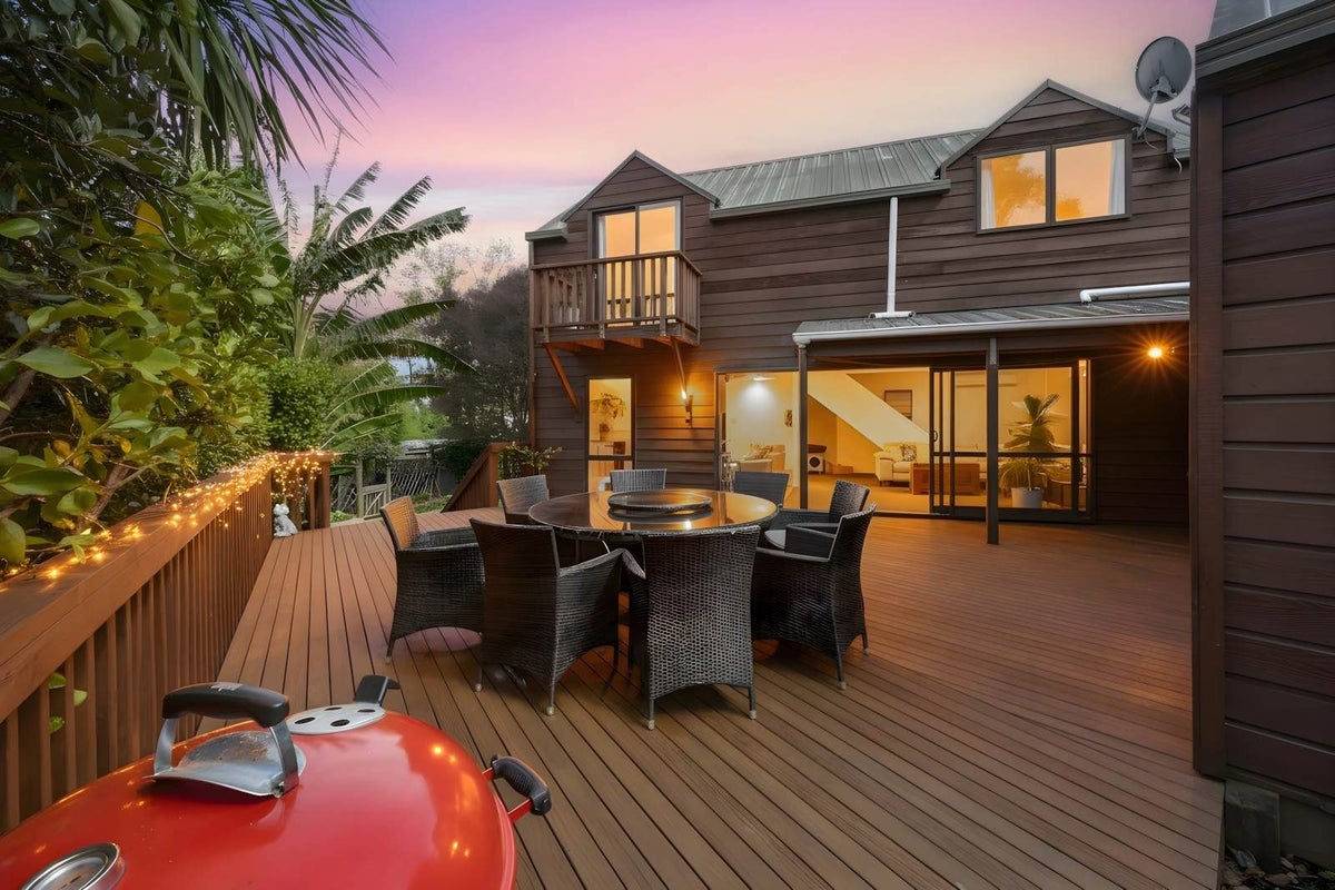 3/35 Jaemont Avenue, Te Atatu South, Auckland - Carousel 1