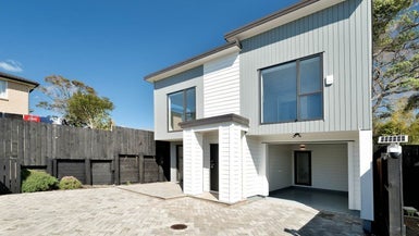 8E Neptune Avenue, Beach Haven, Auckland - Carousel 1
