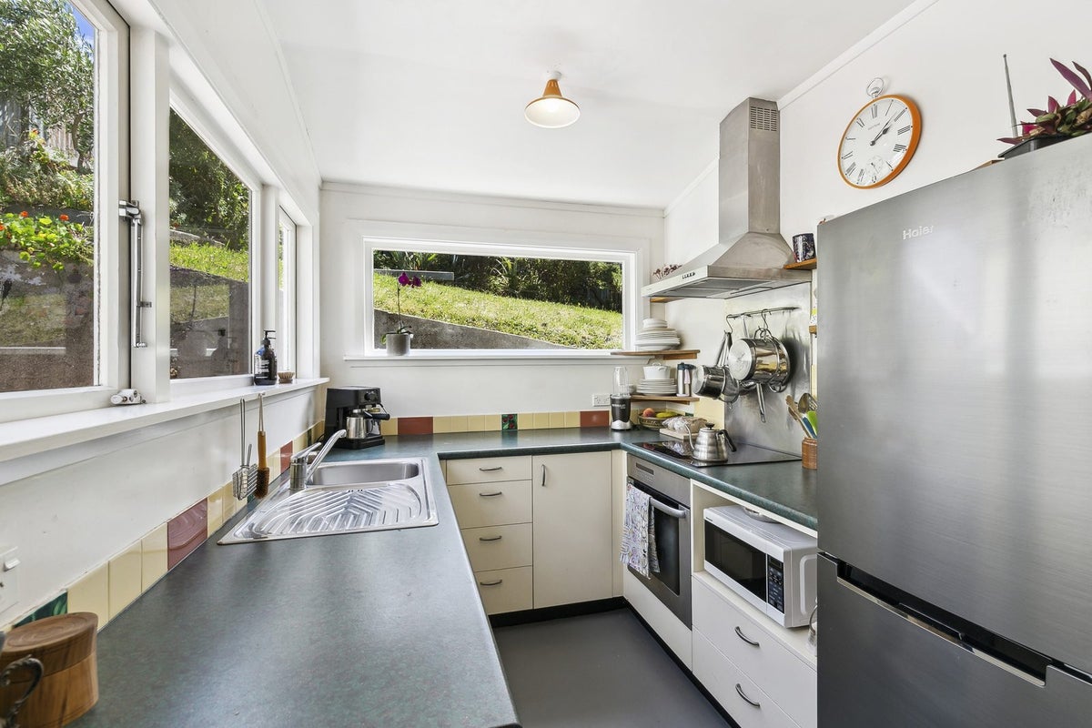 7 Torquay Terrace, Newtown, Wellington - Carousel 2