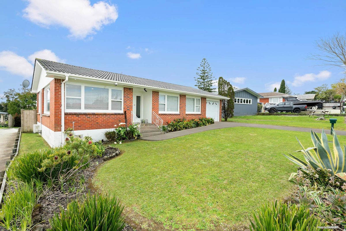23 RODNEY STreet, Howick, Auckland - Carousel 1
