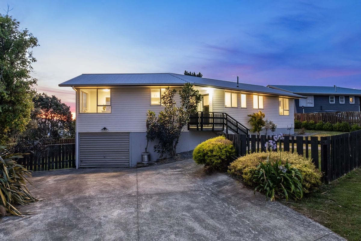 9 The Bollard, Whitby, Porirua - Carousel 1