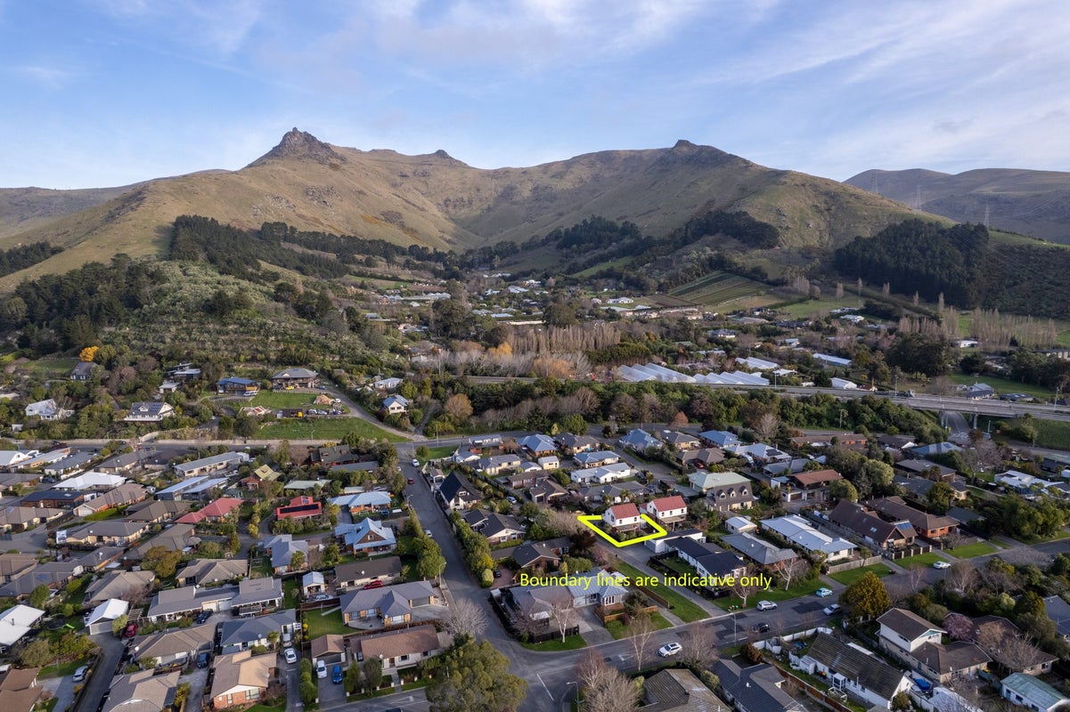 1/3 Clonbracken Lane, Heathcote Valley, Christchurch - Carousel 24
