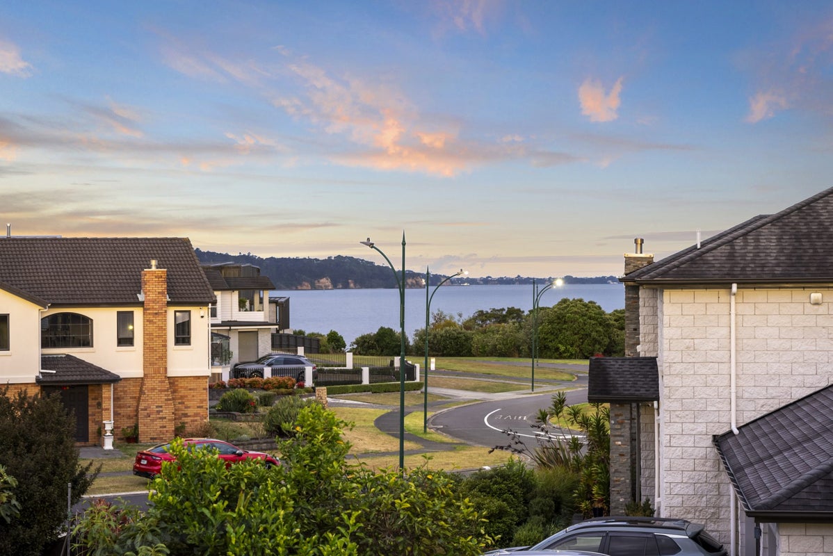 35 Waimanu Bay Drive, Te Atatu Peninsula, Auckland - Carousel 2