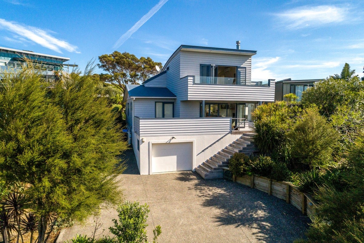 35 Tawa Street, Oneroa, Waiheke Island - Carousel 2