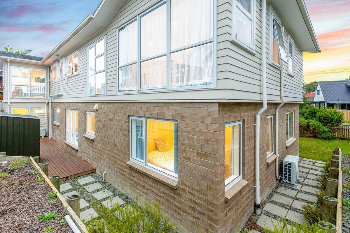 111 Colwill Road, Massey, Auckland - Carousel 1