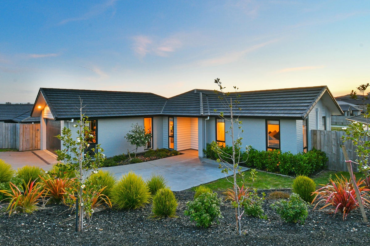 17 Helenvale Crescent, Pokeno - Carousel 2