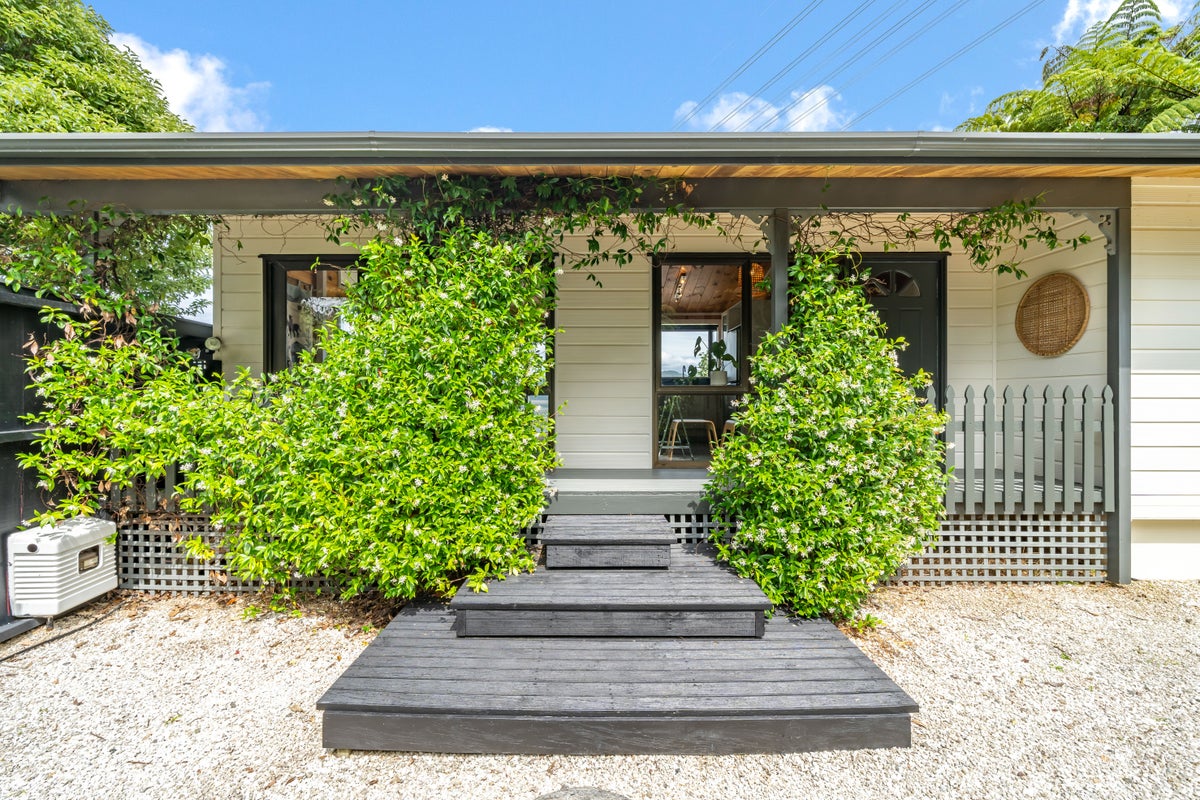 28 Matuhi Street, Tirohanga, Lower Hutt - Carousel 1
