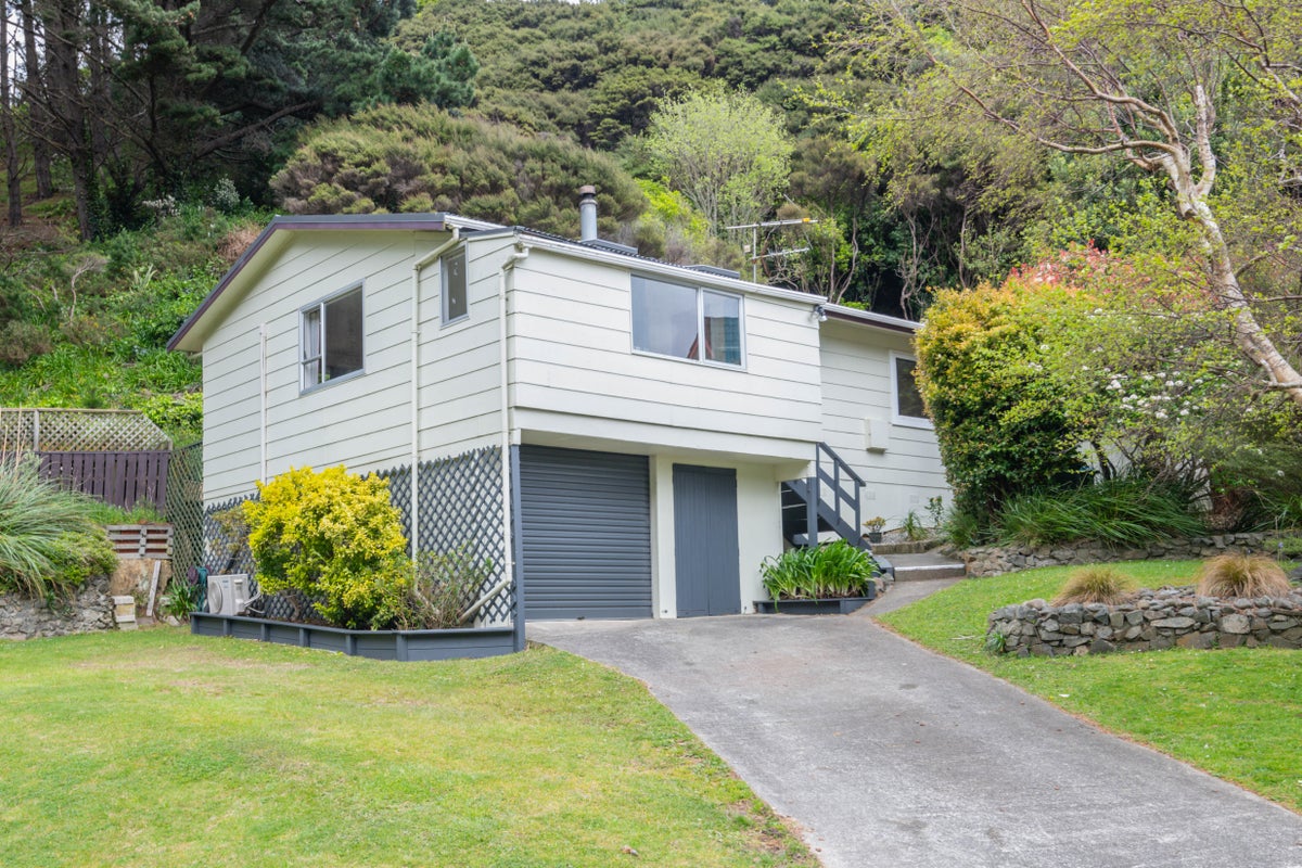 42 Postgate Drive, Whitby, Porirua - Carousel 17