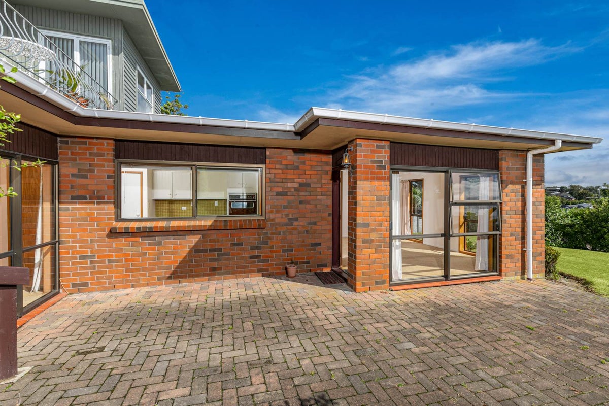 2/40 Braemar Road, Rothesay Bay, Auckland - Carousel 1