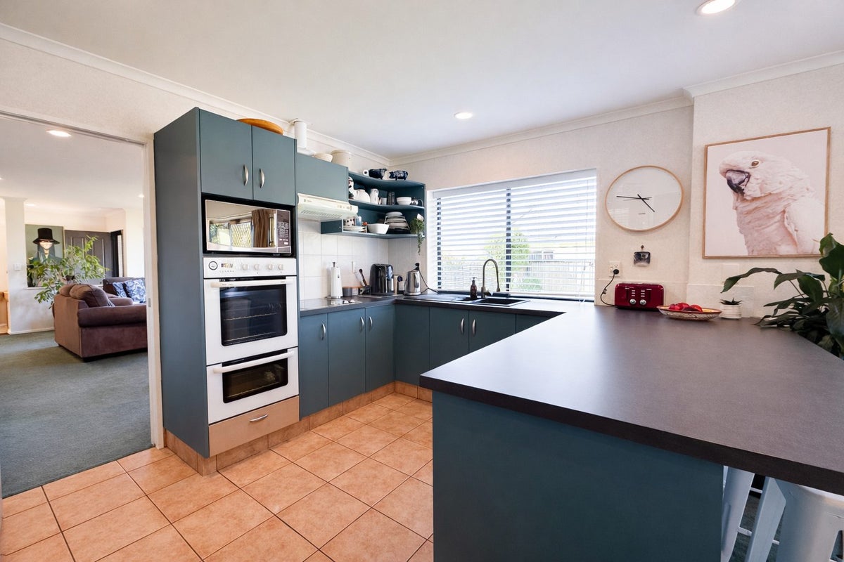17 Addington Place, Taradale, Napier - Carousel 2