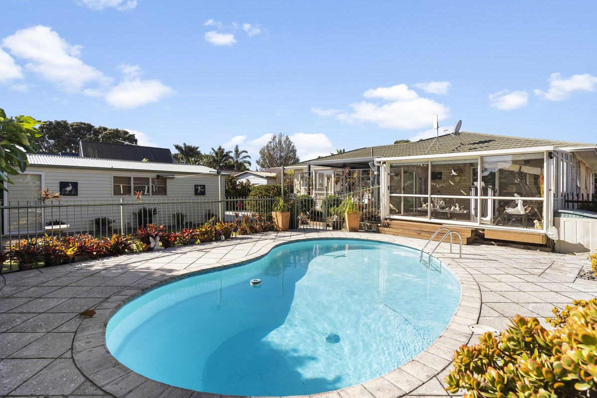 3 Claresholm Place, Mangere Bridge, Auckland - Carousel 2