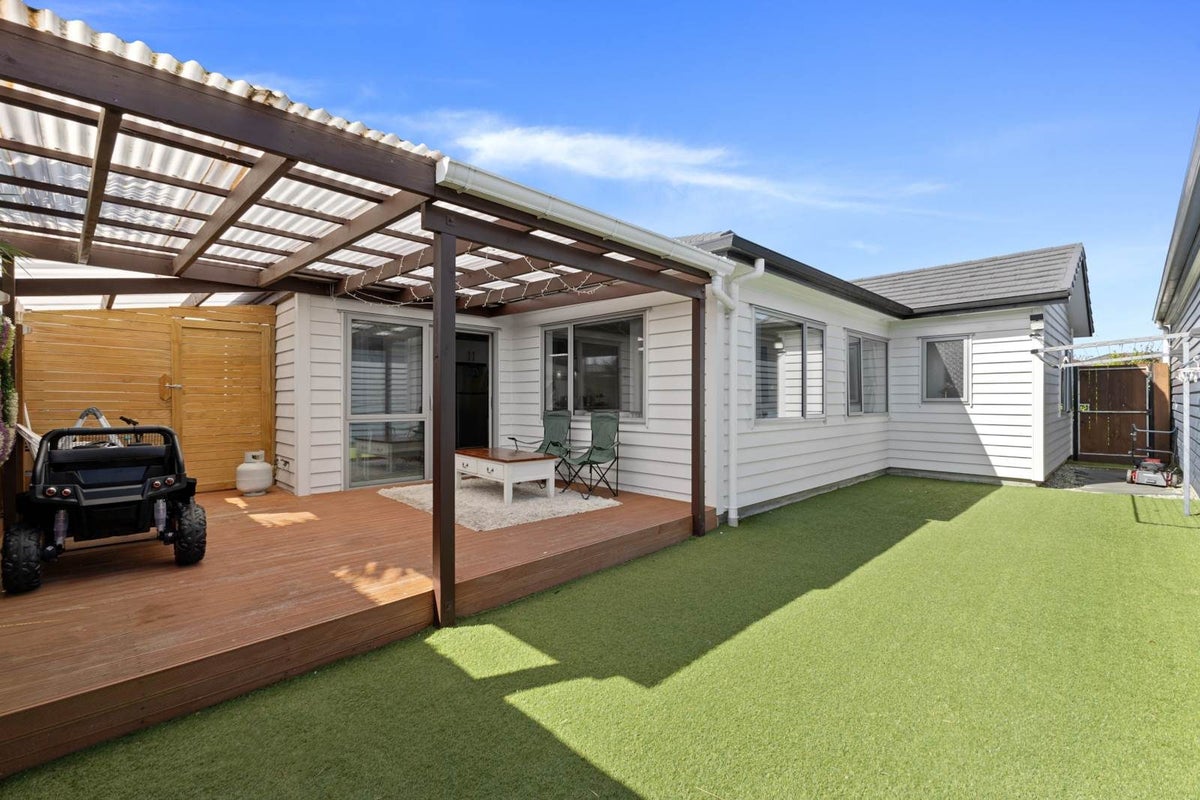96 Kuaka Drive, Takanini, Auckland - Carousel 2