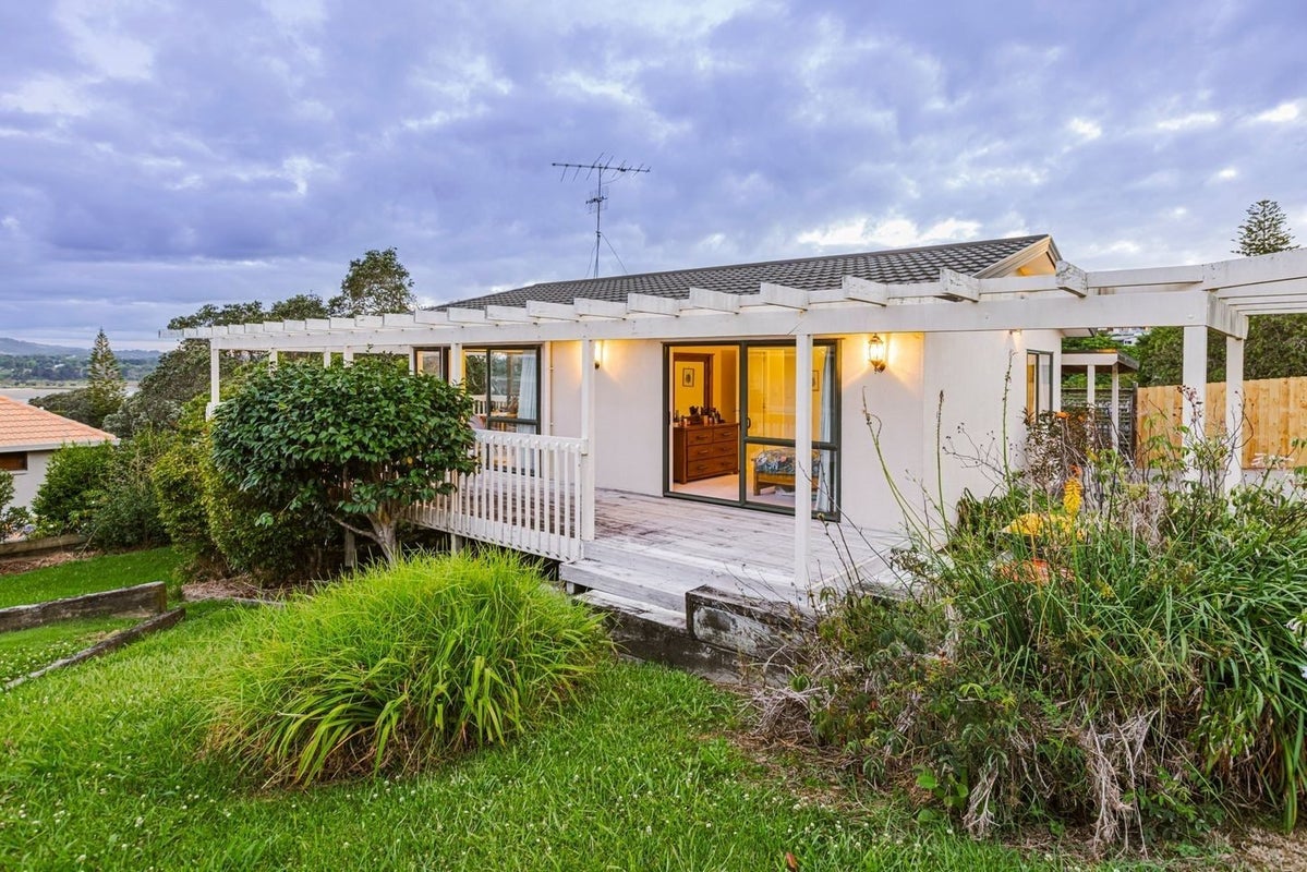 107 Pah Road, Cockle Bay, Auckland - Carousel 2