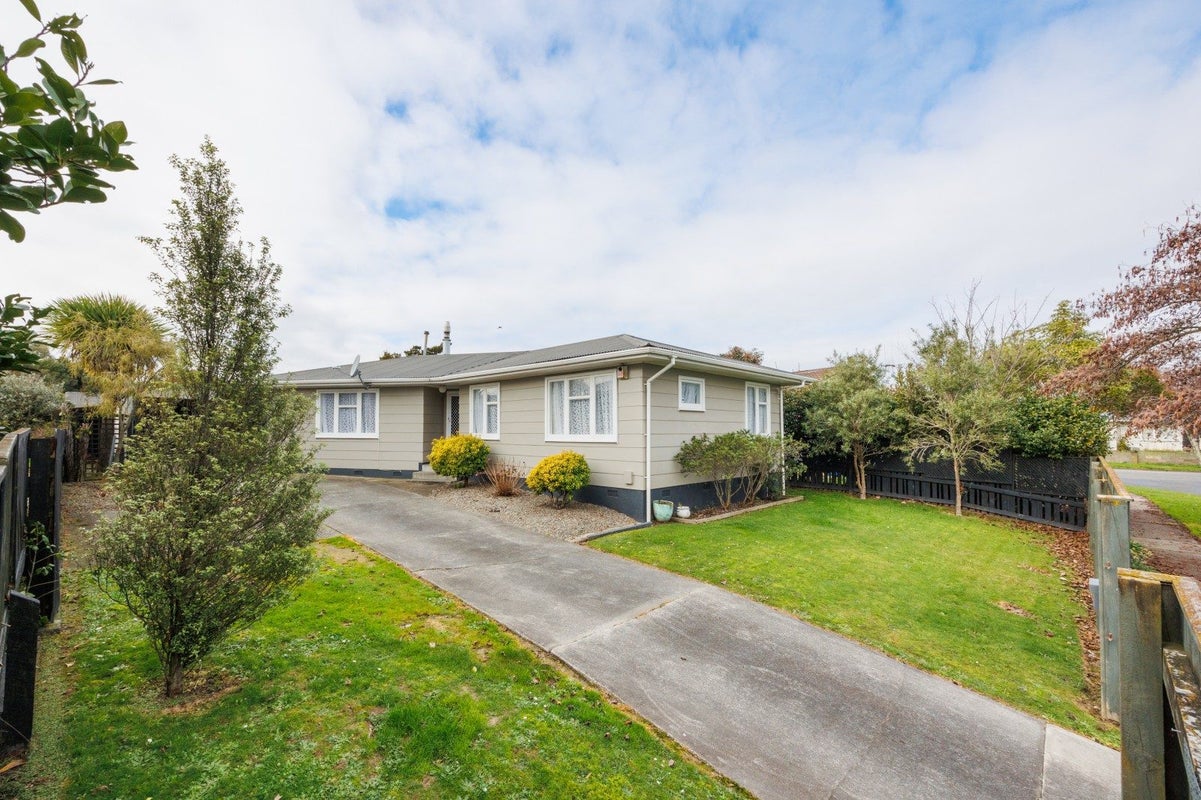 63 Anakiwa Street, Kelvin Grove, Palmerston North - Carousel 1