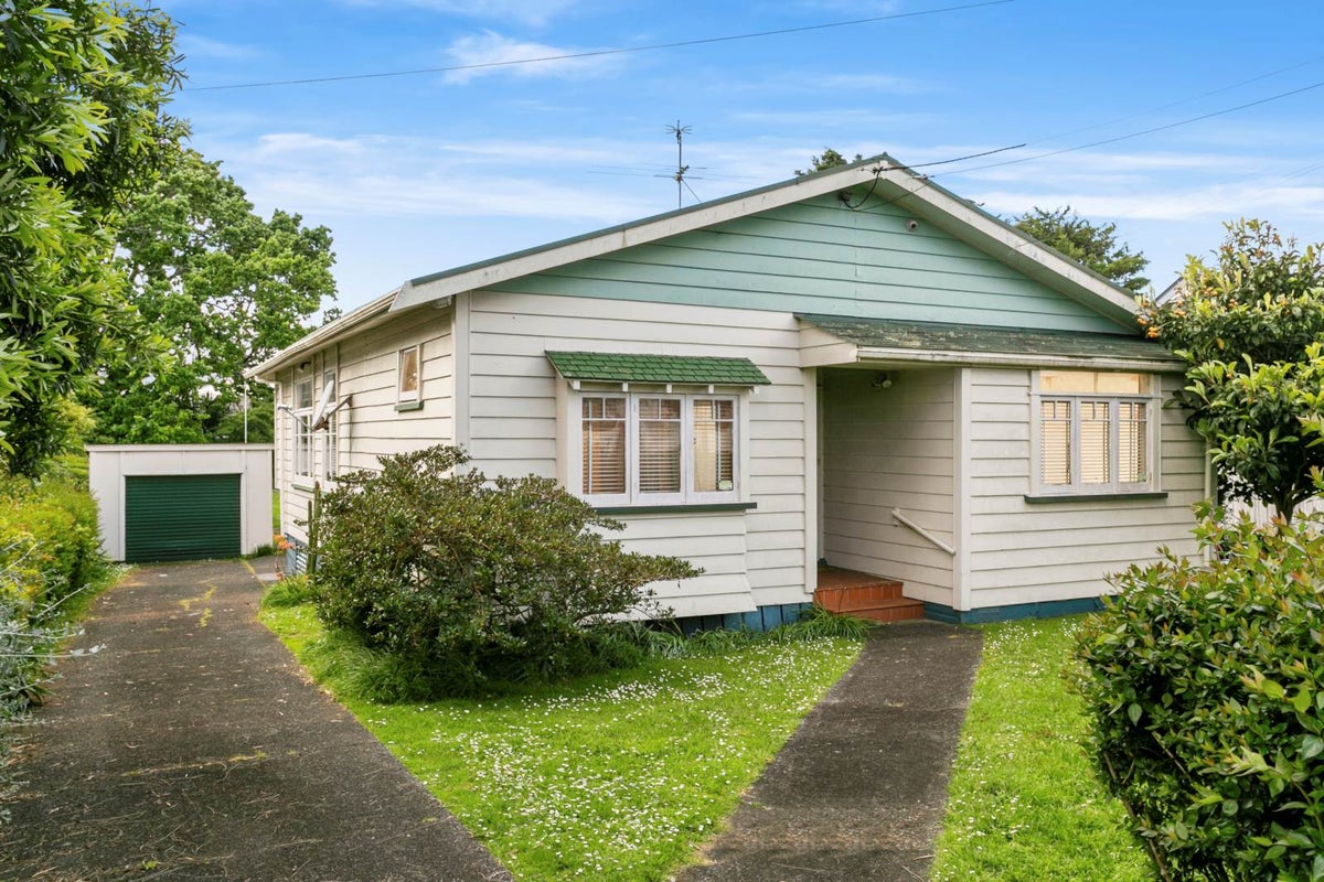 24 Crowther Street, Blockhouse Bay, Auckland - Carousel 1