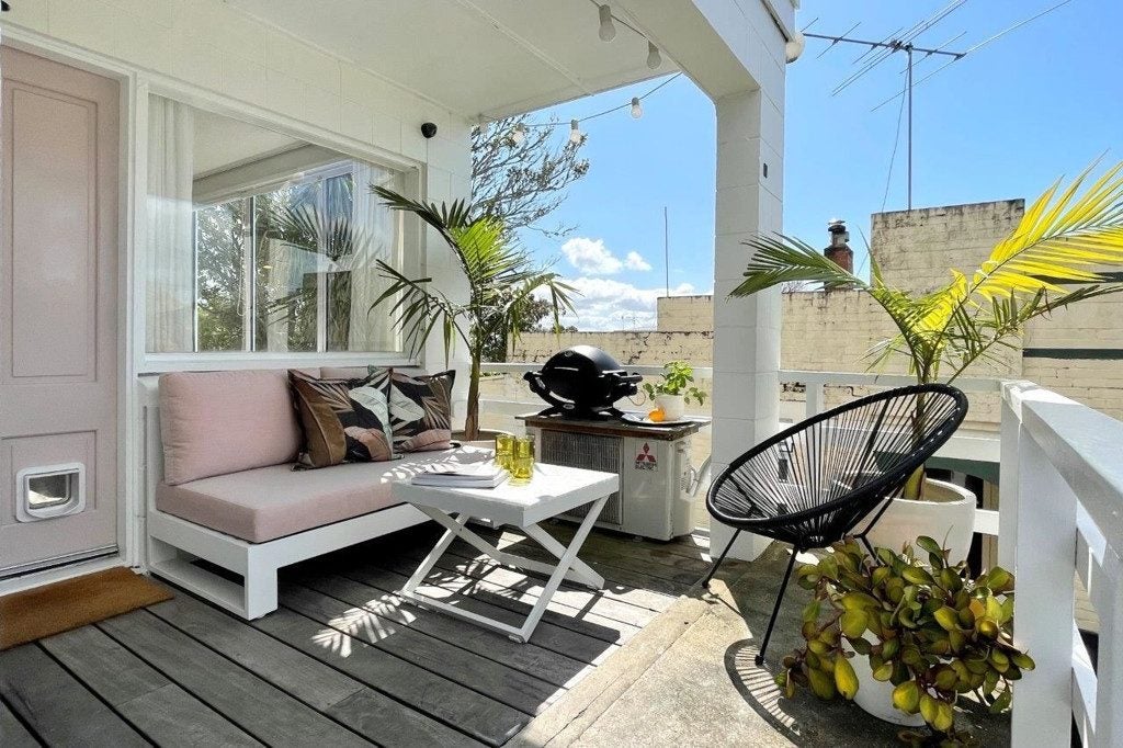 2/8 Eldon Road, Balmoral, Auckland - Carousel 1