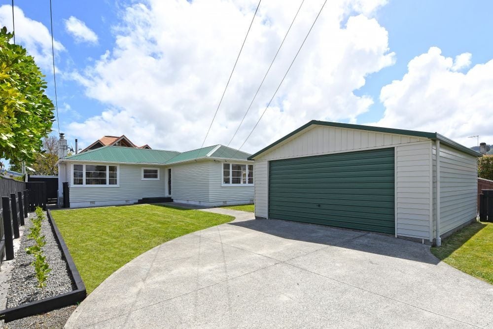7 Stephen Street, Trentham, Upper Hutt - Carousel 1