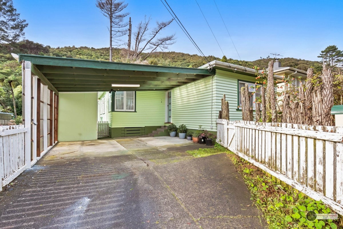 23 Sunny Grove, Wainuiomata, Lower Hutt - Carousel 22