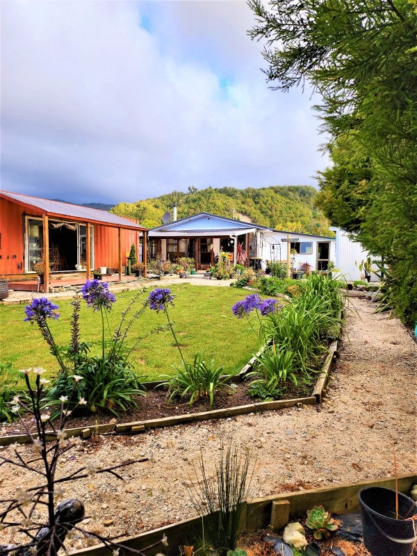 3 Hawes Street, Waimangaroa, Westport - Carousel 1