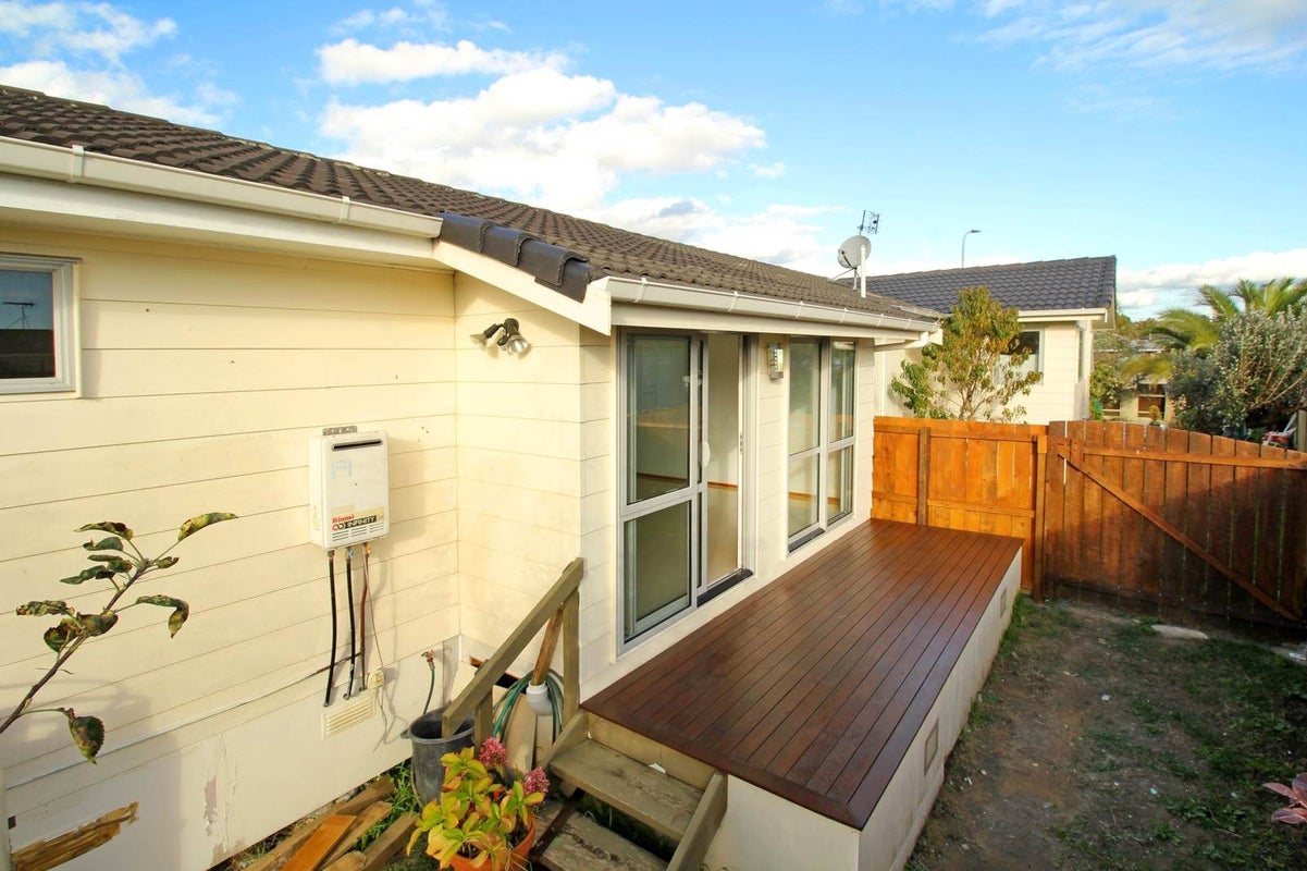 27A Casuarina Road, Half Moon Bay, Auckland - Carousel 2