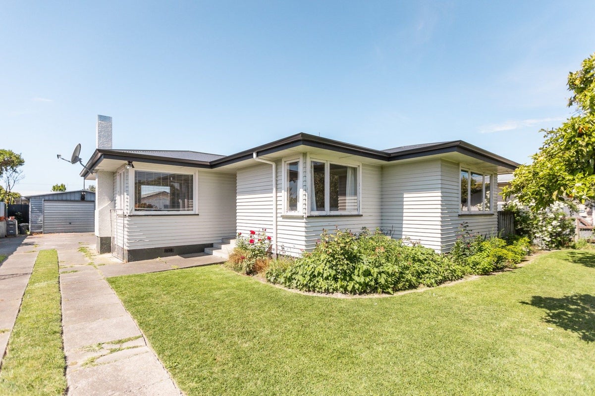 16 Hitchings Avenue, Onekawa, Napier - Carousel 1