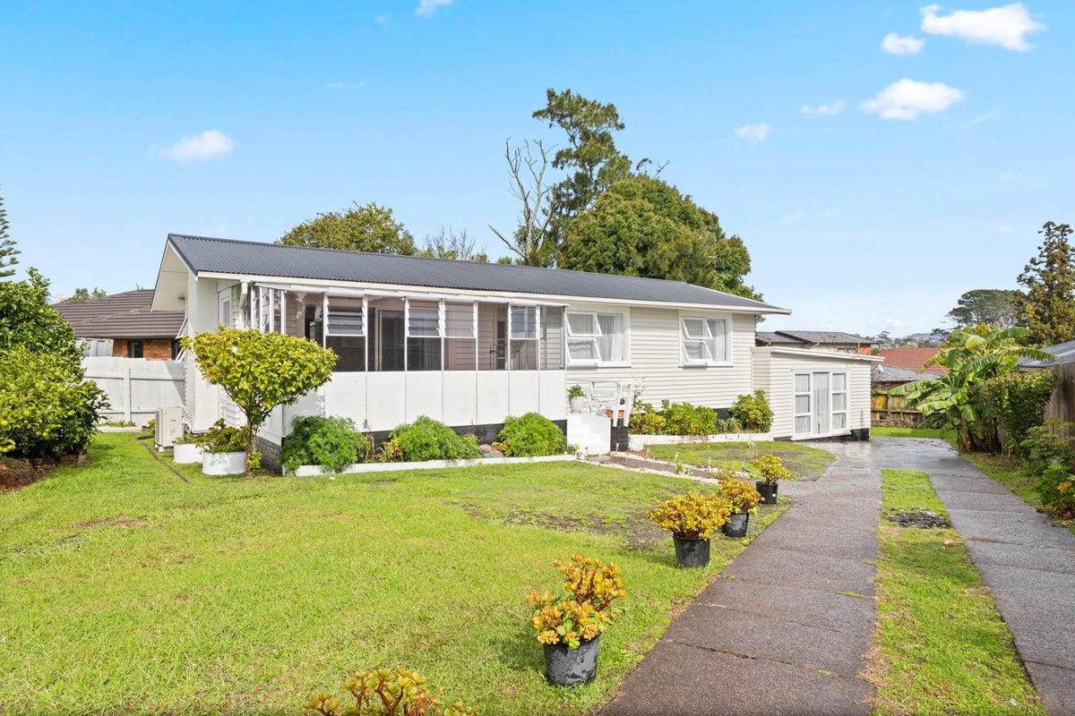 12 Ashbourne Place, Glendene, Waitakere City, Auckland - Carousel 1