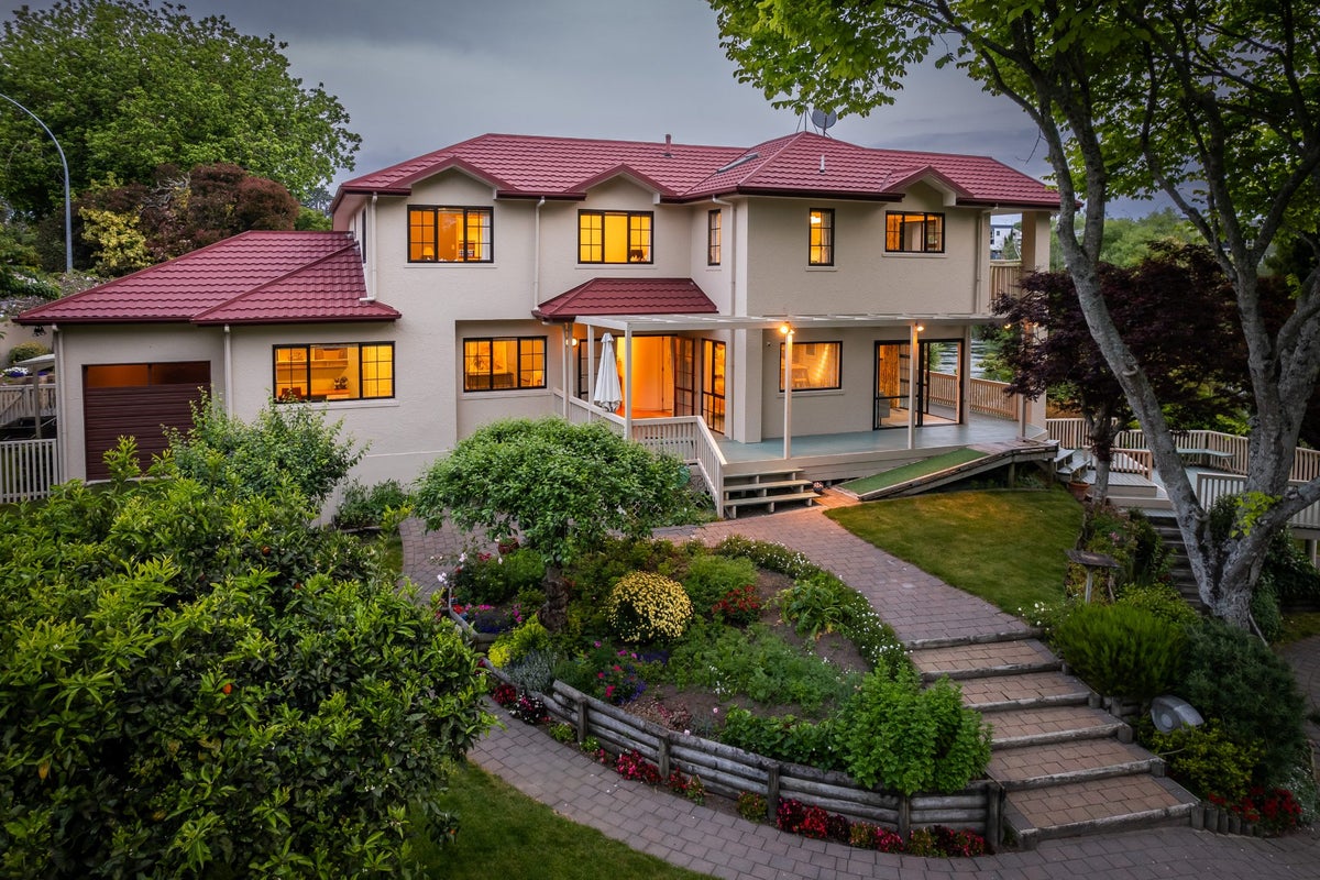 495 River Road, Fairfield, Hamilton - Carousel 2