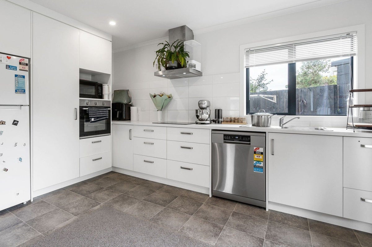 4/9 Beverley Crescent, Hillcrest, Hamilton - Carousel 2