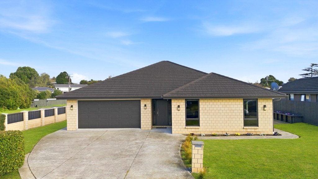 1 Captain Mitchell Drive, Opaheke, Papakura - Carousel 1