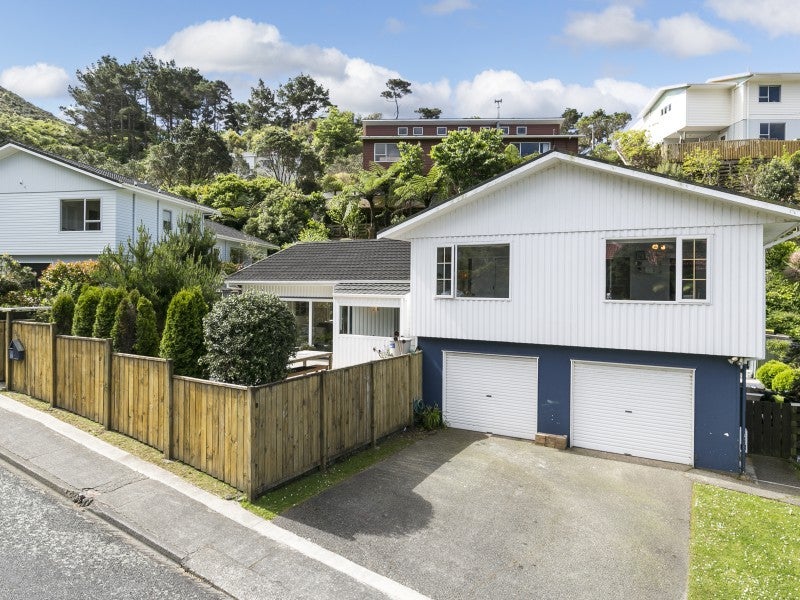 26 Paddington Grove, Karori, Wellington - Carousel 1