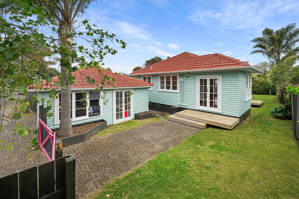 112 Riversdale Road, Avondale, Auckland - Carousel 2