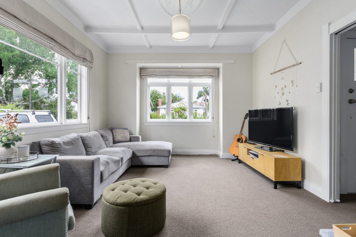 1 Hall Lane, Frankton, Hamilton - Carousel 2
